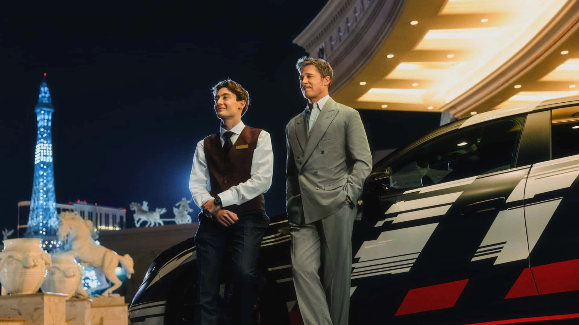 La mercedes amg gt coupe 4 porte con brad pitt e george russell (6)